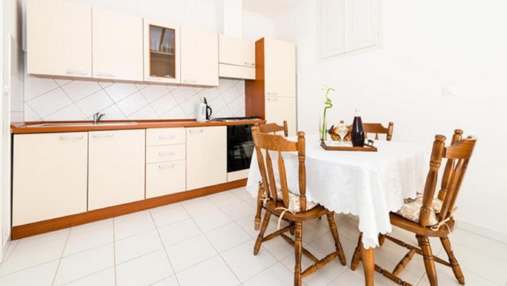 Old Town Budget Apartment Дубровник Екстериор снимка