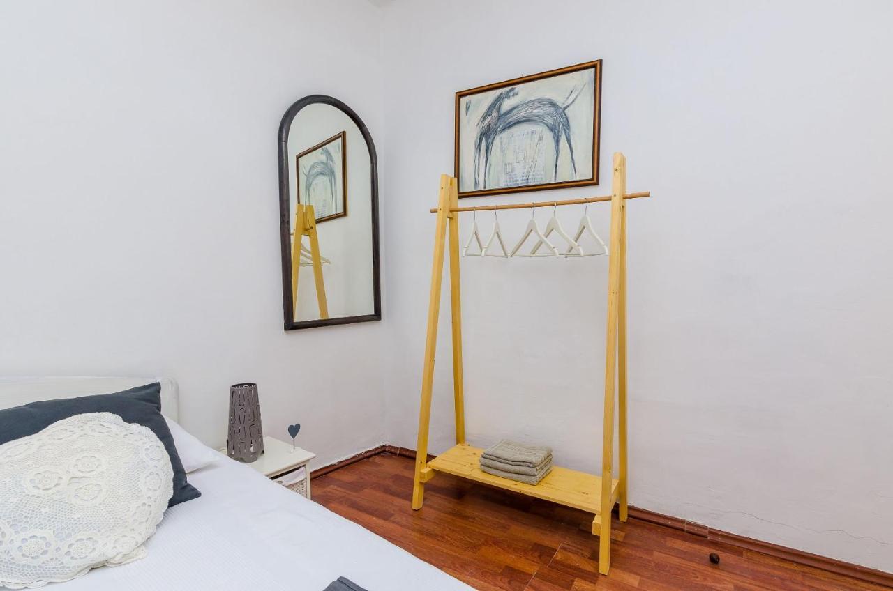 Old Town Budget Apartment Дубровник Екстериор снимка