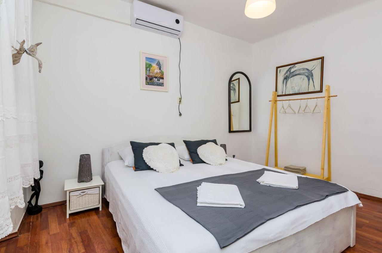 Old Town Budget Apartment Дубровник Екстериор снимка