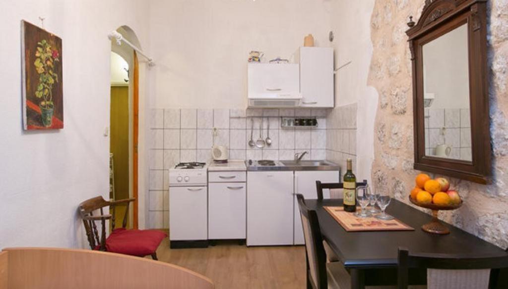 Old Town Budget Apartment Дубровник Екстериор снимка