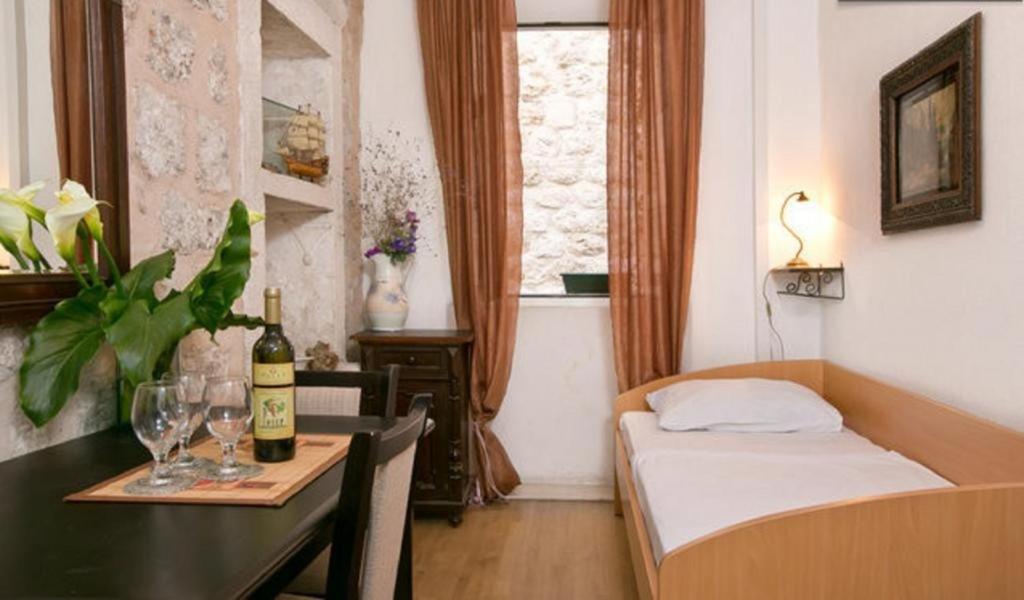 Old Town Budget Apartment Дубровник Екстериор снимка