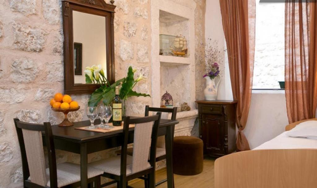 Old Town Budget Apartment Дубровник Екстериор снимка